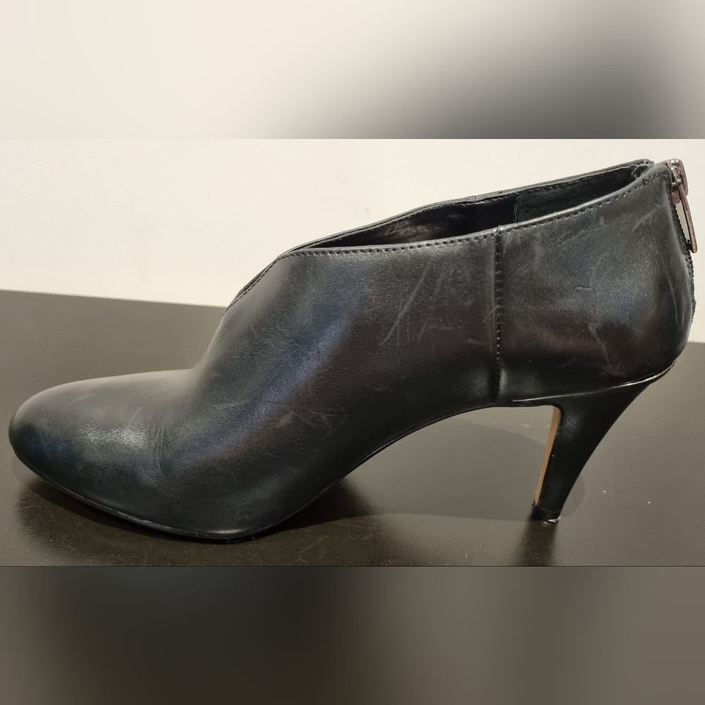 VINCE CAMUTO Vyammi Black Leather Women's Zip-Up Bootlets Size 7.5 B/38 3" Heel - Picture 7 of 13